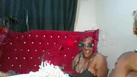 Snapshot of _beechaser chatting on 10-21-25, 09:21 _beechaser online show from 10-21-25, 09:21