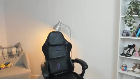 Bella Evans online show from 02-14-25, 12:03