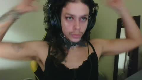 Snapshot of _besta chatting on 06-21-26, 11:07 _besta online show from 06-21-26, 11:07