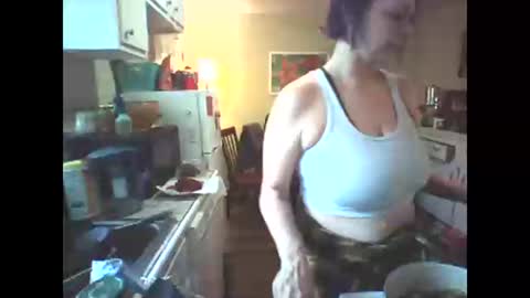 Snapshot of _big_tits_mcgee chatting on 01-29-25, 06:50 Big Tits McGee online show from 01-29-25, 06:50