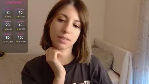 Snapshot of _blackpearl chatting on 10-23-25, 10:25 Laura online show from 10-23-25, 10:25