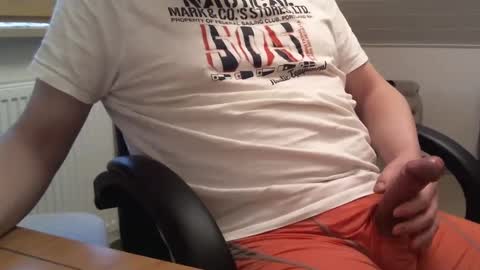 Snapshot of _buwe22_ chatting on 01-05-25, 01:04 Uwe online show from 01-05-25, 01:04