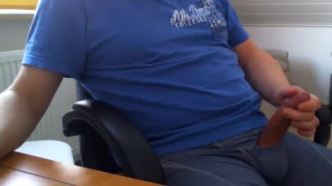 Snapshot of _buwe22_ chatting on 01-13-25, 01:06 Uwe online show from 01-13-25, 01:06