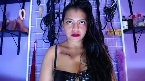 Snapshot of _candy_bdsm_ chatting on 04-11-26, 11:36 Bella online show from 04-11-26, 11:36