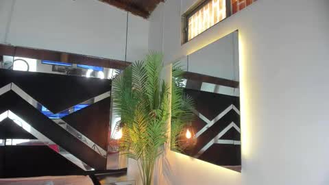 Snapshot of _candy_sweet chatting on 10-23-25, 06:06 Candy online show from 10-23-25, 06:06