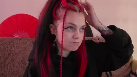 Snapshot of _caroline_coy chatting on 05-15-26, 10:55 Caroline online show from 05-15-26, 10:55