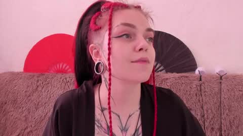 Snapshot of _caroline_coy chatting on 05-22-26, 11:38 Caroline online show from 05-22-26, 11:38