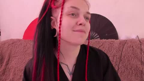Snapshot of _caroline_coy chatting on 05-24-26, 11:15 Caroline online show from 05-24-26, 11:15