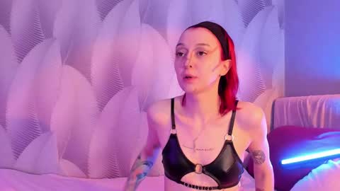 Christina Chris online show from 03-10-25, 05:33