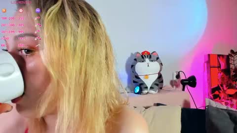 Snapshot of _ccrystaa_ chatting on 05-27-26, 09:06 Christina Chris online show from 05-27-26, 09:06