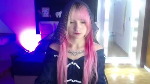 Snapshot of _charlotte_collins_ chatting on 06-22-26, 03:53 _charlotte_collins_ online show from 06-22-26, 03:53