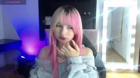 Snapshot of _charlotte_collins_ chatting on 06-27-26, 03:28 _charlotte_collins_ online show from 06-27-26, 03:28