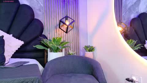 _charlotte_queen_ online show from 05-12-26, 01:19
