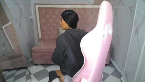 Snapshot of _charlottee_b chatting on 03-29-26, 01:11 _charlottee_b online show from 03-29-26, 01:11
