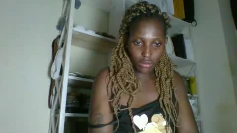 clara online show from 05-07-26, 07:47