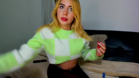 Snapshot of _cloe_1 chatting on 12-10-24, 02:16 Chloe online show from 12-10-24, 02:16