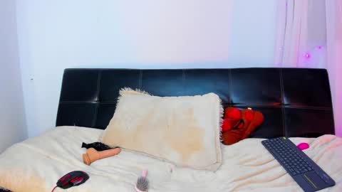 Snapshot of _cloe_1 chatting on 01-29-25, 11:25 Chloe online show from 01-29-25, 11:25