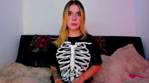 Snapshot of _cloe_1 chatting on 02-18-25, 03:53 Chloe online show from 02-18-25, 03:53