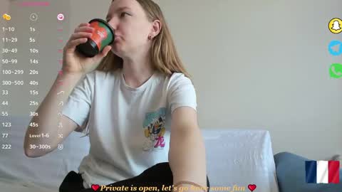 Sophie online show from 04-27-26, 08:23