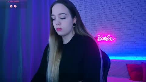 Snapshot of _crazybee_ chatting on 03-05-26, 06:20 Nica online show from 03-05-26, 06:20