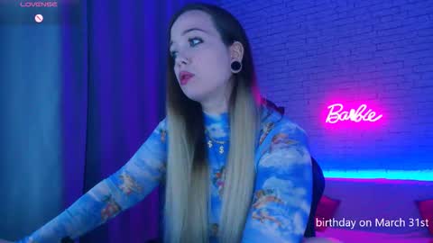 Snapshot of _crazybee_ chatting on 03-26-26, 11:16 Nica online show from 03-26-26, 11:16