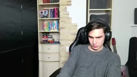 Snapshot of _crise_next_door_ chatting on 10-30-25, 05:02 _crise_next_door_ online show from 10-30-25, 05:02