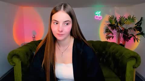 Snapshot of _cuddle_bug_ chatting on 09-16-25, 01:12 Erika online show from 09-16-25, 01:12