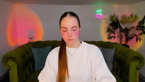 Snapshot of _cuddle_bug_ chatting on 10-21-25, 03:46 Erika online show from 10-21-25, 03:46