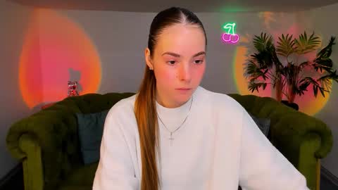 Snapshot of _cuddle_bug_ chatting on 10-22-25, 09:20 Erika online show from 10-22-25, 09:20