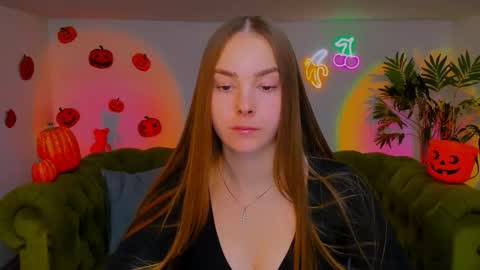 Snapshot of _cuddle_bug_ chatting on 11-04-25, 02:16 Erika online show from 11-04-25, 02:16