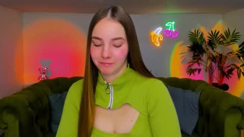 Snapshot of _cuddle_bug_ chatting on 11-22-25, 06:23 Erika online show from 11-22-25, 06:23