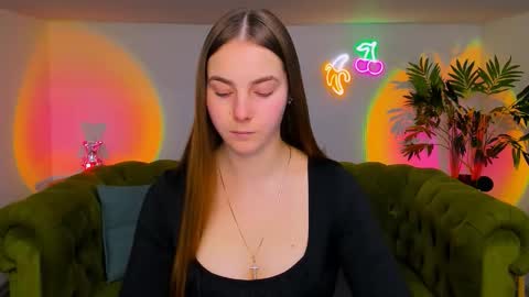 Snapshot of _cuddle_bug_ chatting on 11-26-25, 01:56 Erika online show from 11-26-25, 01:56