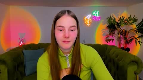 Snapshot of _cuddle_bug_ chatting on 11-27-25, 06:26 Erika online show from 11-27-25, 06:26