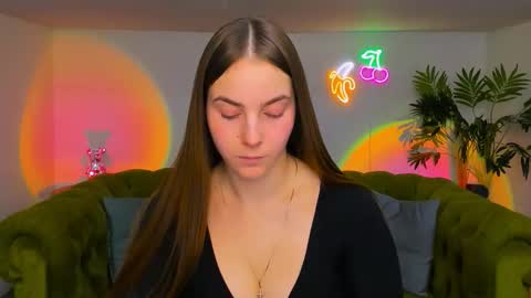 Snapshot of _cuddle_bug_ chatting on 12-02-25, 01:17 Erika online show from 12-02-25, 01:17