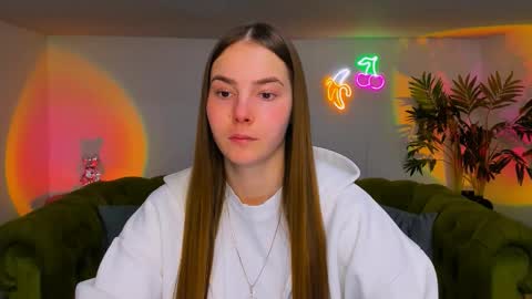 Snapshot of _cuddle_bug_ chatting on 12-03-25, 05:59 Erika online show from 12-03-25, 05:59