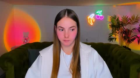 Snapshot of _cuddle_bug_ chatting on 12-03-25, 07:01 Erika online show from 12-03-25, 07:01