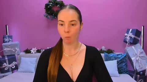 Snapshot of _cuddle_bug_ chatting on 12-15-25, 01:15 Erika online show from 12-15-25, 01:15