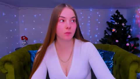 Snapshot of _cuddle_bug_ chatting on 12-22-25, 01:08 Erika online show from 12-22-25, 01:08