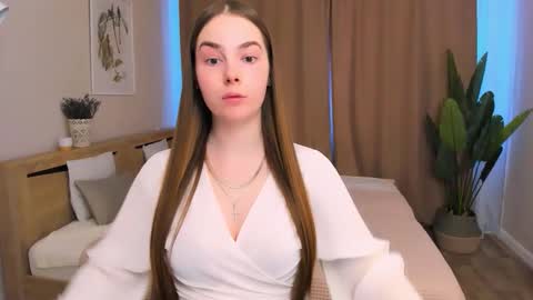 Snapshot of _cuddle_bug_ chatting on 02-17-26, 08:11 Erika online show from 02-17-26, 08:11