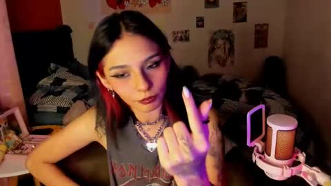 Snapshot of _dayanne_ chatting on 12-17-24, 01:07 Pao online show from 12-17-24, 01:07