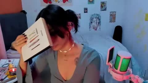 Snapshot of _dayanne_ chatting on 02-17-25, 02:31 Pao online show from 02-17-25, 02:31