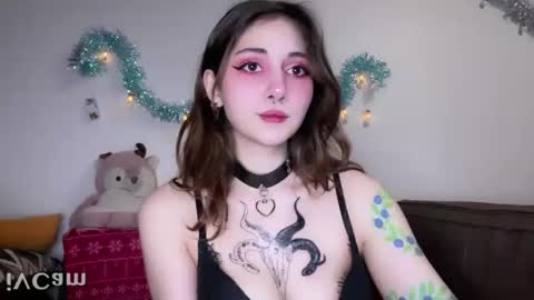 Snapshot of _devilbaby chatting on 01-11-25, 04:46 Kate online show from 01-11-25, 04:46