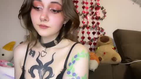 Snapshot of _devilbaby chatting on 03-07-25, 04:44 Kate online show from 03-07-25, 04:44