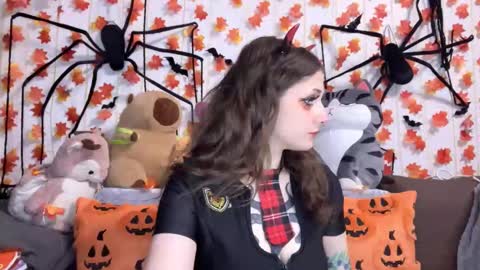 Kate online show from 09-30-25, 05:18