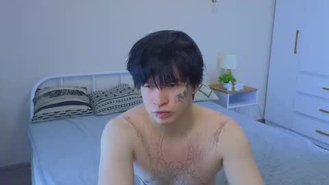 Snapshot of _dream_boys_ chatting on 11-14-25, 04:33 _dream_boys_ online show from 11-14-25, 04:33