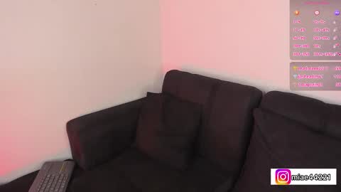 Snapshot of _e_m_m_a_1 chatting on 03-10-25, 03:20 Emma and Tonny online show from 03-10-25, 03:20