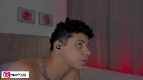 Snapshot of _e_m_m_a_1 chatting on 10-04-25, 12:47 Emma and Tonny online show from 10-04-25, 12:47