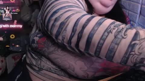 LIsa online show from 11-22-25, 01:43