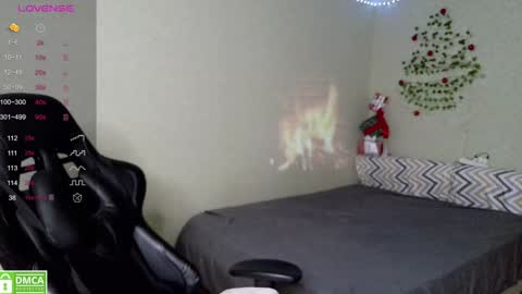 Snapshot of _elven_dreams__ chatting on 12-27-24, 06:03 chloue and Gretta online show from 12-27-24, 06:03