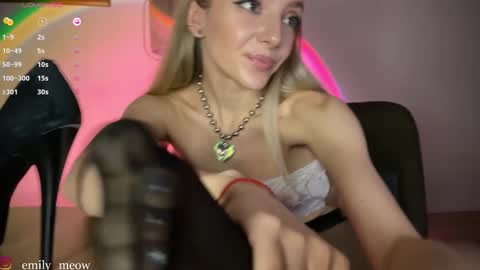 Snapshot of _emily__sweety_ chatting on 12-01-24, 04:29 Emily online show from 12-01-24, 04:29